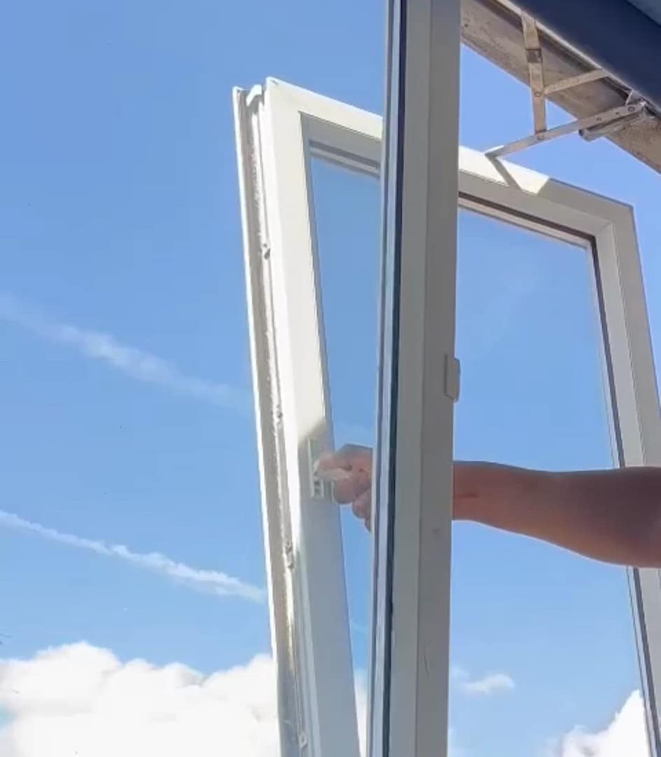 snapped window hinge